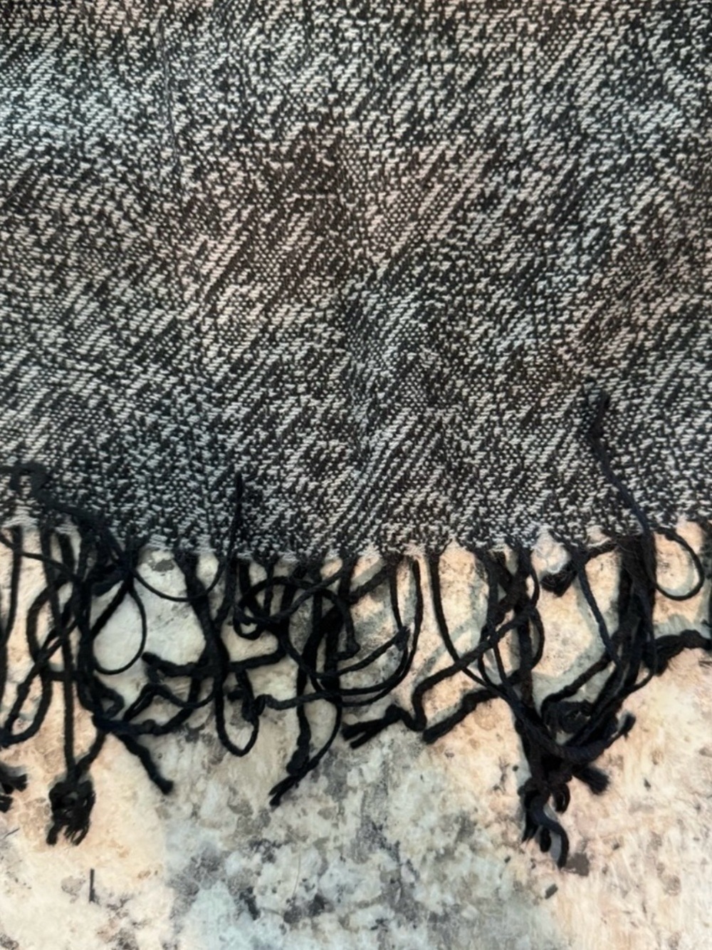 FRINGE SCARF - Picture 3 of 5